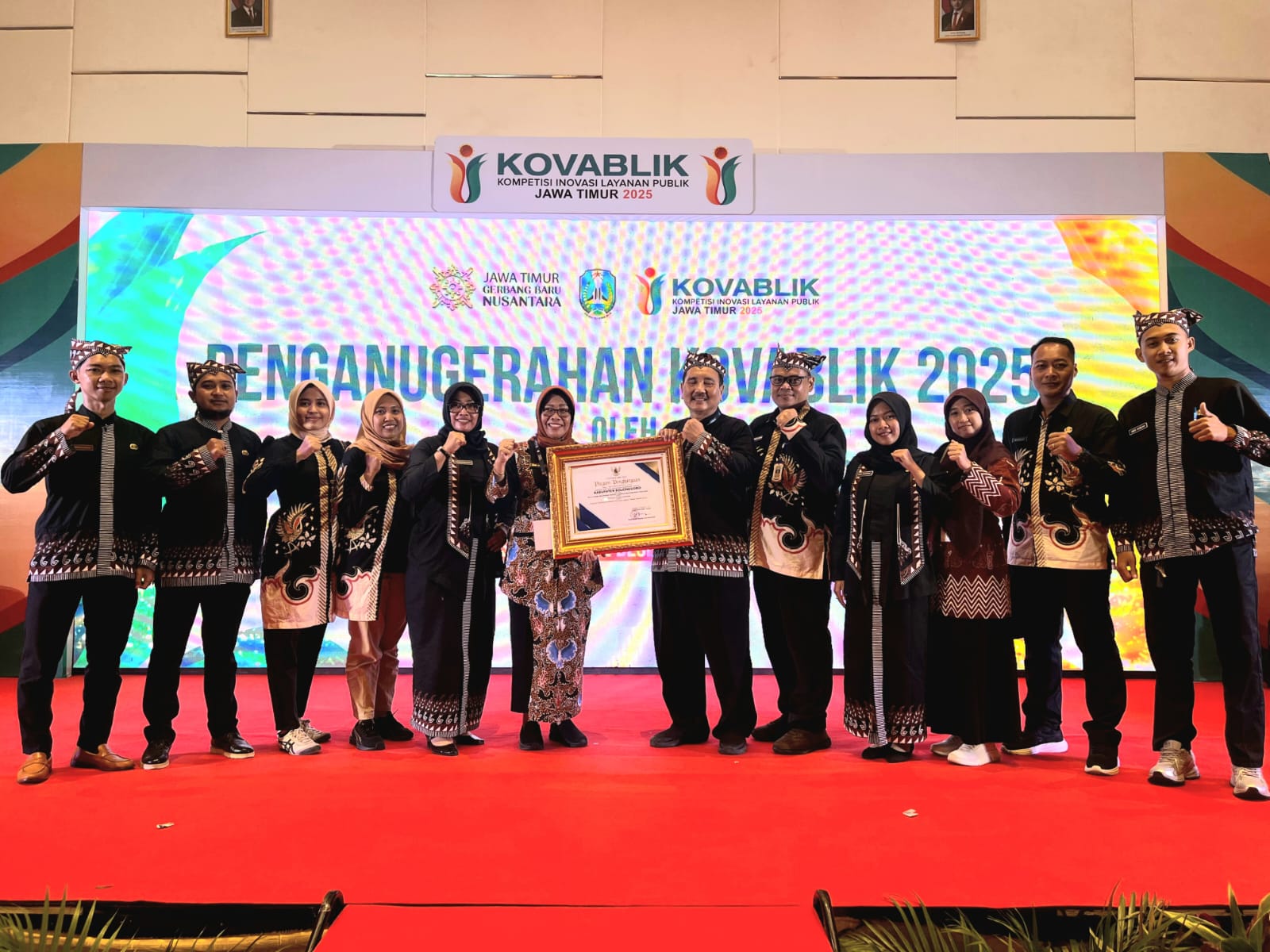 Bojonegoro Terima Piagam Finalis Top 45 KOVABLIK Jatim Tahun 2025 dari Wakil Gubernur Jatim